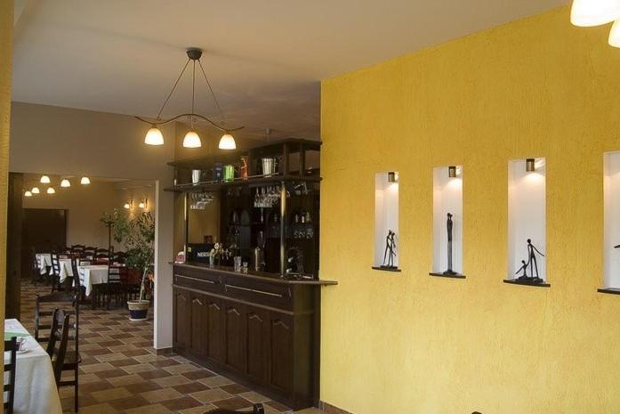 Hotel Labedy グリヴィツェ エクステリア 写真