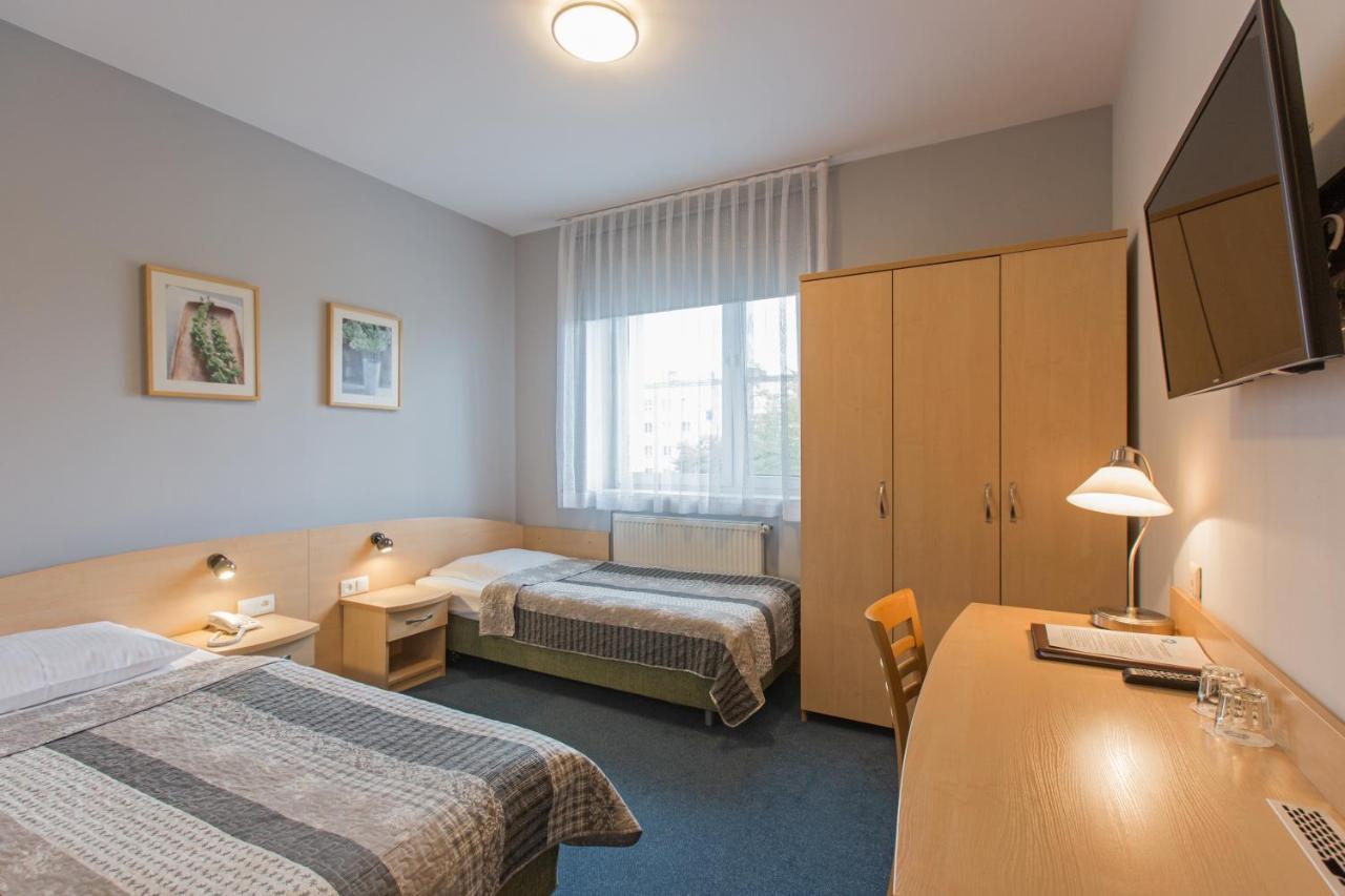 Hotel Labedy グリヴィツェ エクステリア 写真