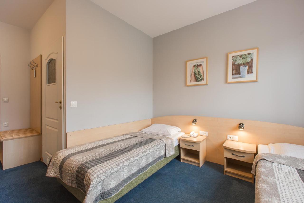 Hotel Labedy グリヴィツェ エクステリア 写真