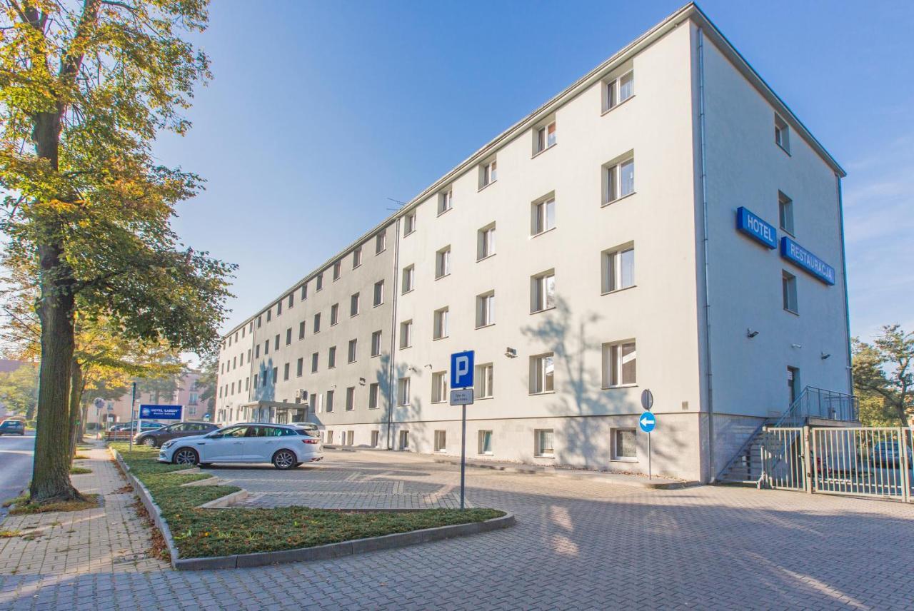 Hotel Labedy グリヴィツェ エクステリア 写真