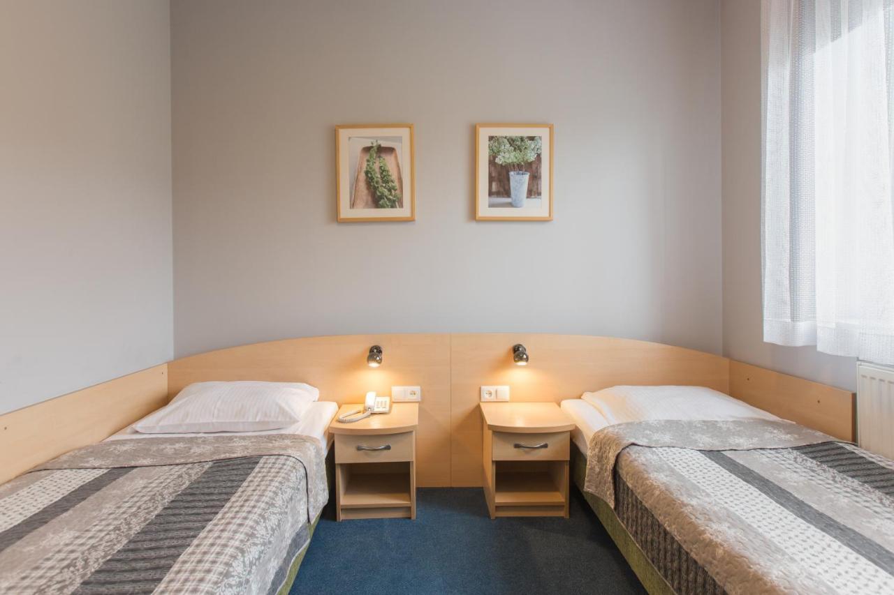 Hotel Labedy グリヴィツェ エクステリア 写真