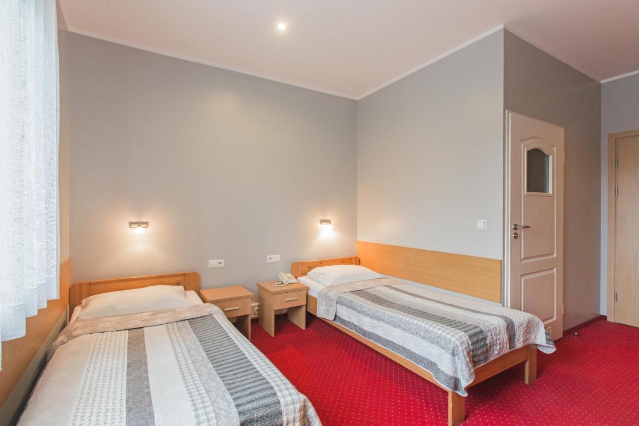 Hotel Labedy グリヴィツェ エクステリア 写真