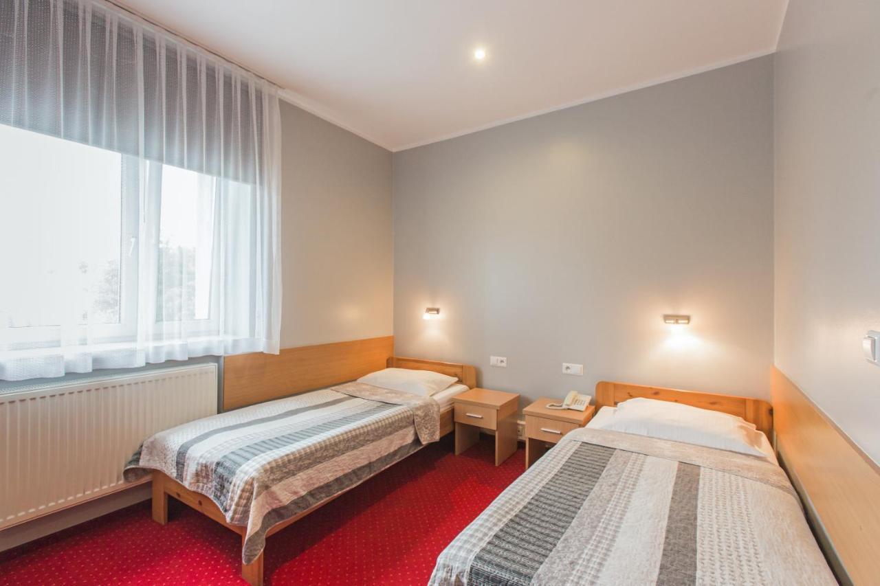 Hotel Labedy グリヴィツェ エクステリア 写真