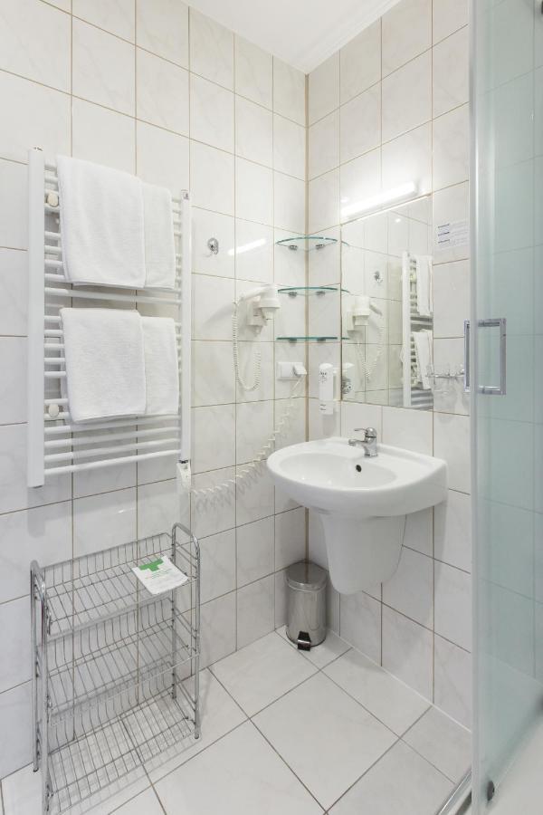 Hotel Labedy グリヴィツェ エクステリア 写真