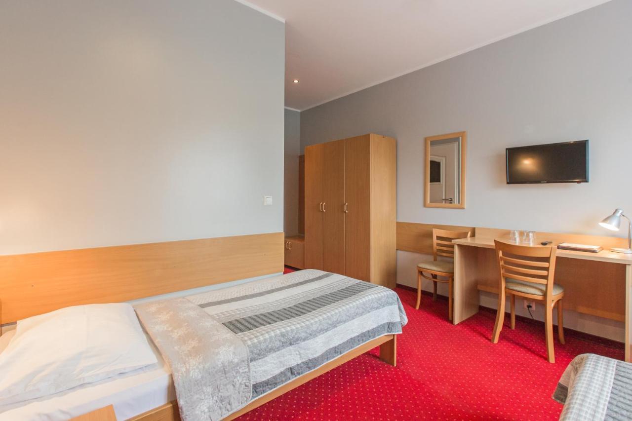 Hotel Labedy グリヴィツェ エクステリア 写真