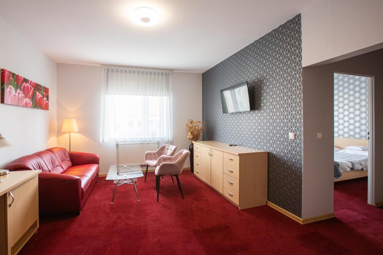 Hotel Labedy グリヴィツェ エクステリア 写真